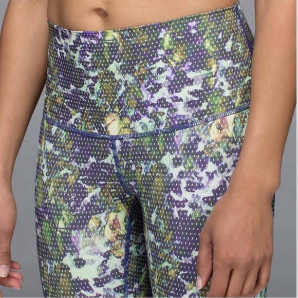 Lululemon Wunder Under Crop II Full-On Luxtreme Floral Sport White Multi Size 6? - Picture 9 of 12